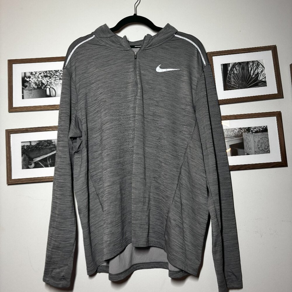 Nike Men’s Gray Dri-FIT Hooded Quarter-Zip Pullover
